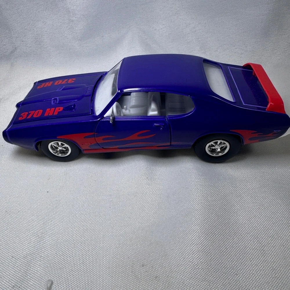 Tootsietoy 2000 Purple 1969 Pontiac GTO Judge Diecast 370 HP 6 Inch Muscle Car